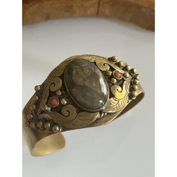 Antique Cuff Bracelet Brass Labradorite Coral Filigree Etched Scroll Work Nice! - Picture 3 of 7
